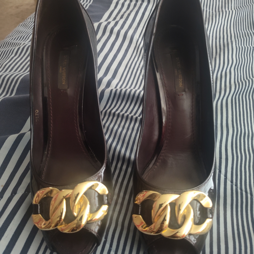Louis Vuitton Black and Gold Peep Toe Heels